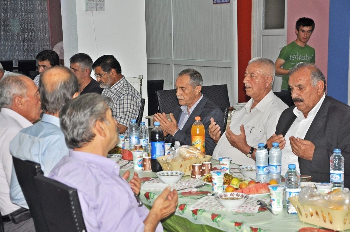 Başkan Özdemir Şehit ve Gazi Aileleriyle İftarda Buluştu