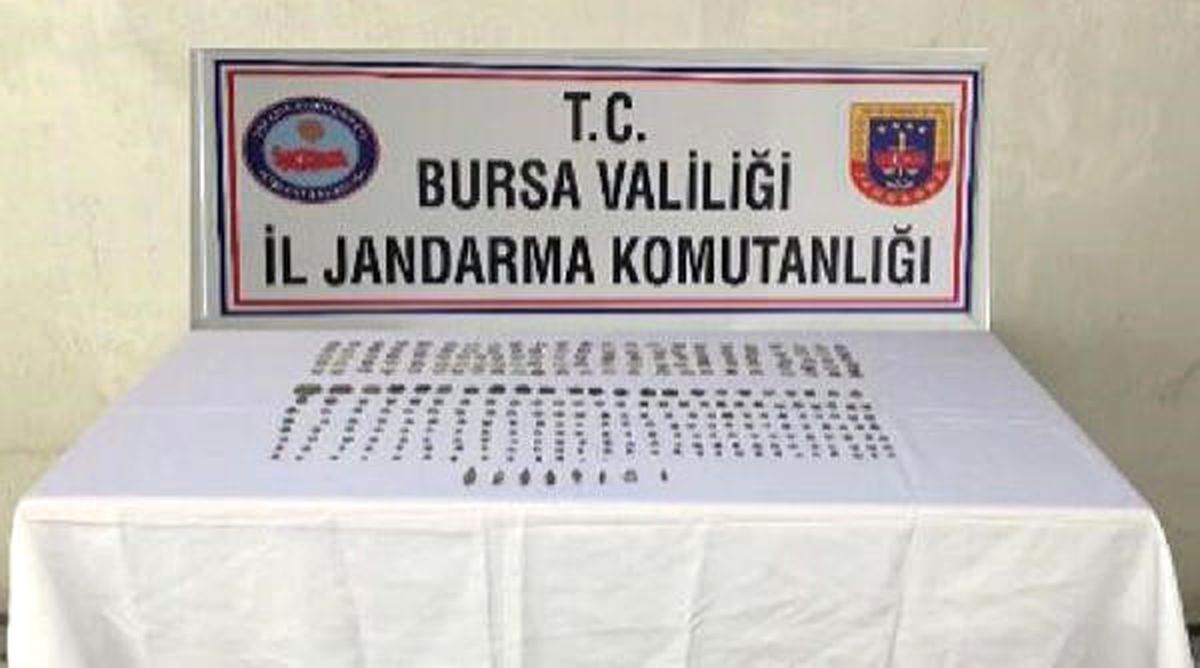Bursa\'da Yolcu Otobüsünde 322 Parça Tarihi Eser Bulundu