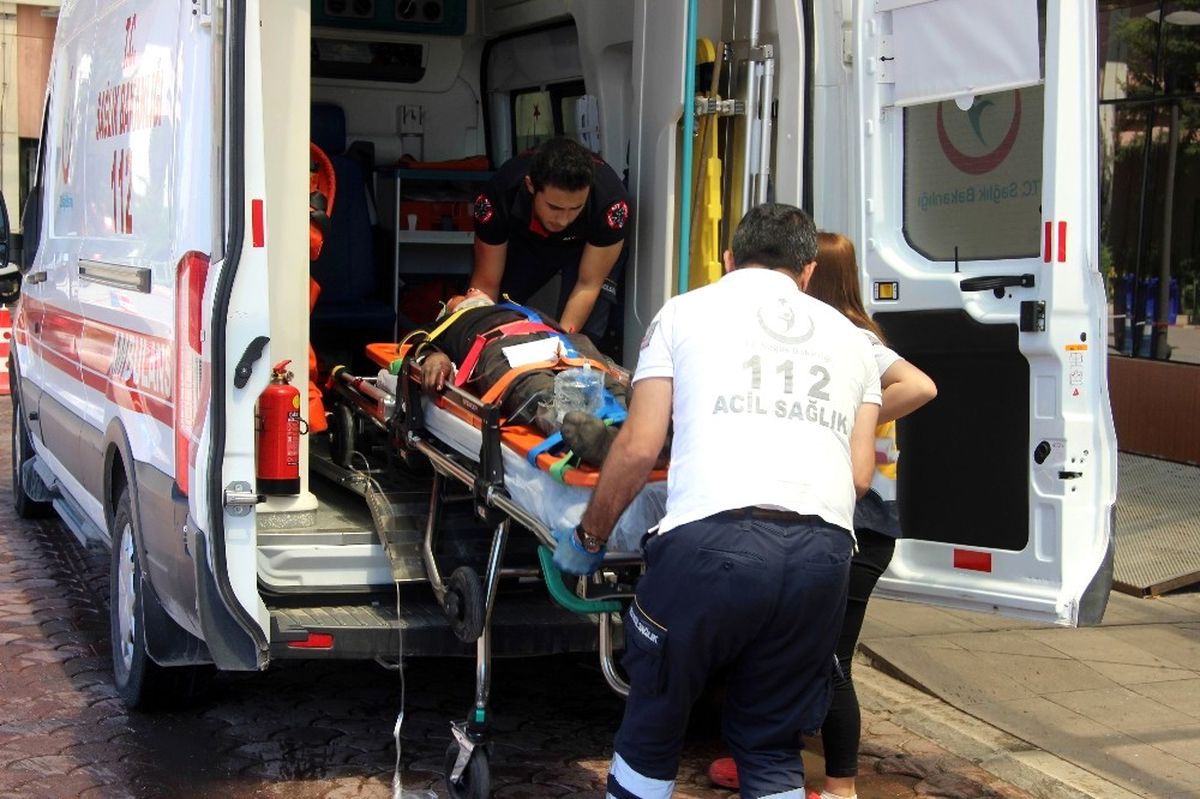 Çatışmalarda Yaralanan 10 Suriyeli Türkiye\'ye Getirildi