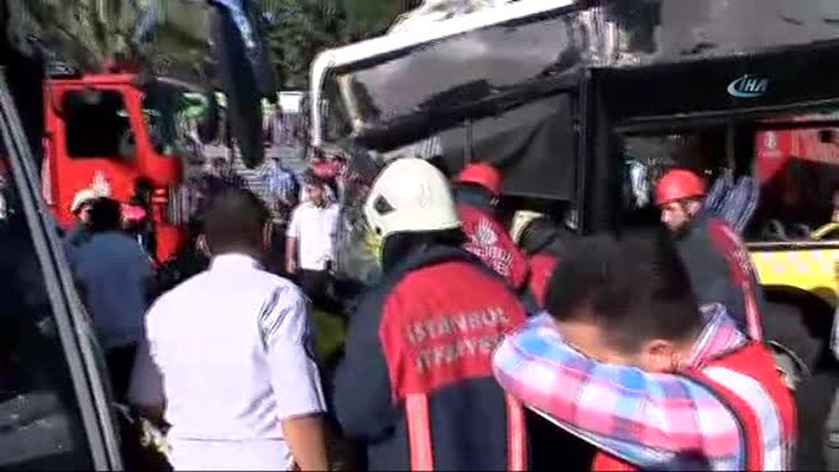 Dha İstanbul - (Geniş Haber)söğütlüçeşme\'de İki Metrobüs Kafa Kafaya Çarpıştı, 3\'ü Ağır 29 Yaralı