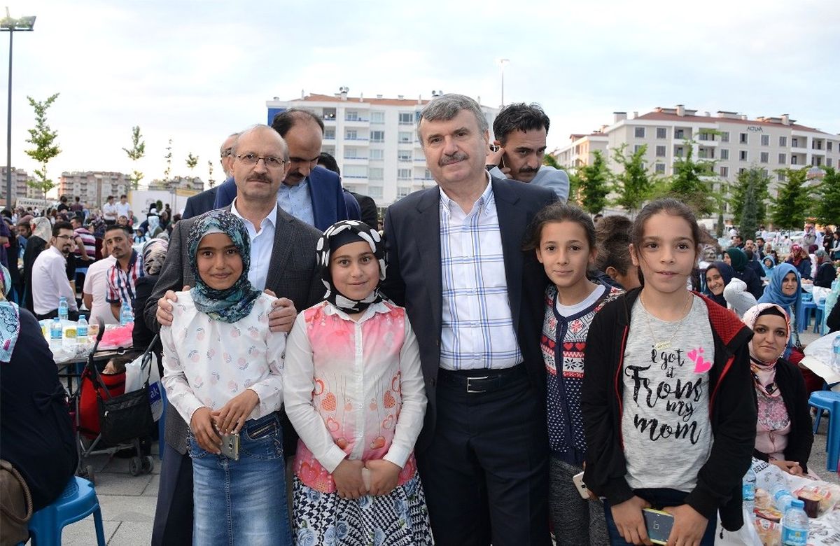 Dünya Yetimler Günü\'nde Kardeşlik İftarı