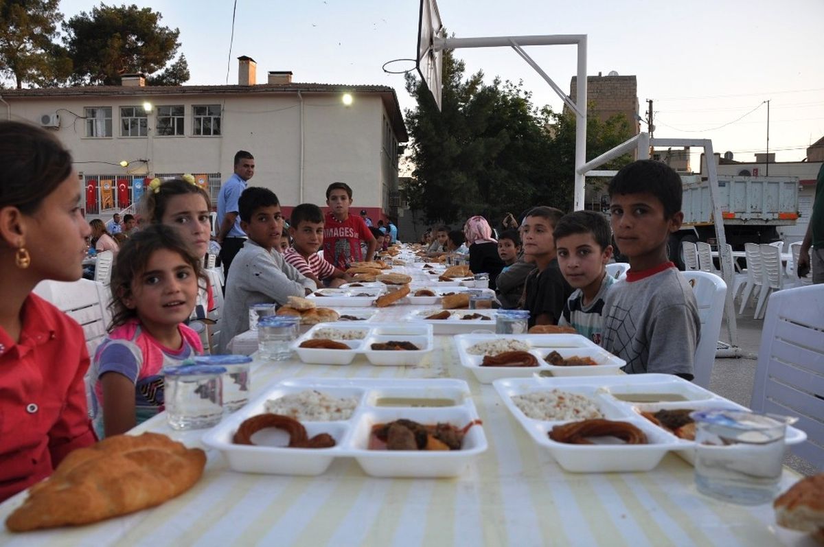 Dünya Yetimler Günün\'de Suriye\'li Çocuklar Unutulmadı