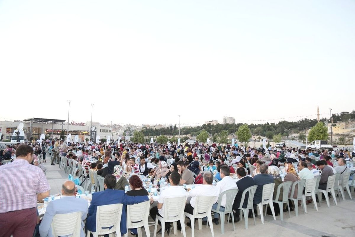 Eyyübiye Belediyesinden Yetimlere İftar Yemeği