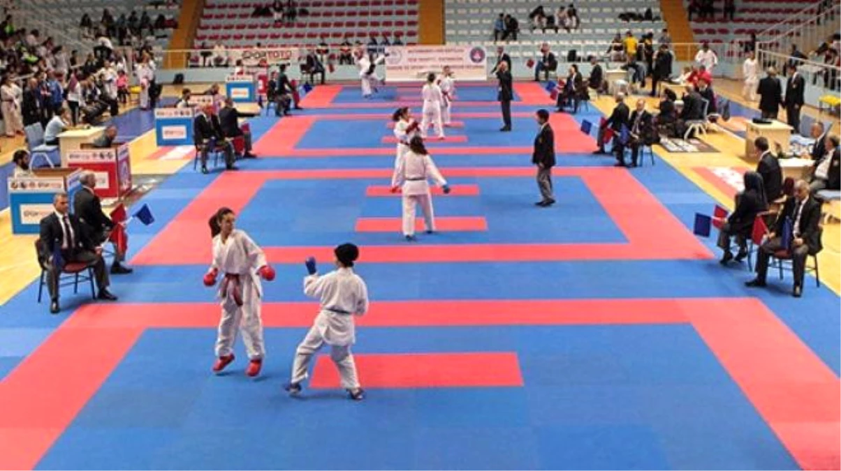Genç Karateciler Olimpiyat İçin Yarıştı