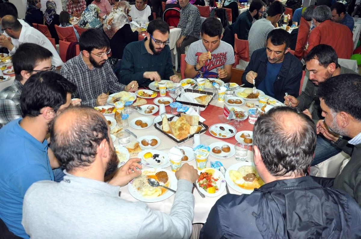 İhh\'dan \'Dünya Yetimler Günü\' İftarı