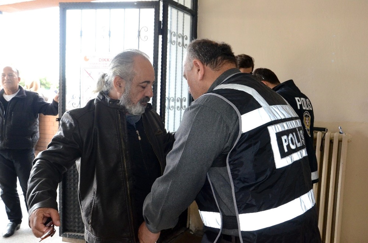 İki Kez Emekli Oldu, 63 Yaşında Lys\'ye Girdi