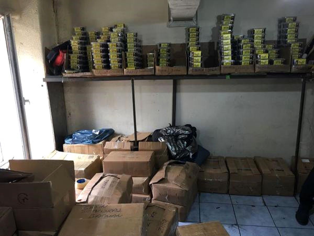 İstanbul\'da Kaçak Nargile Tütünü Operasyonu: 8 Gözaltı