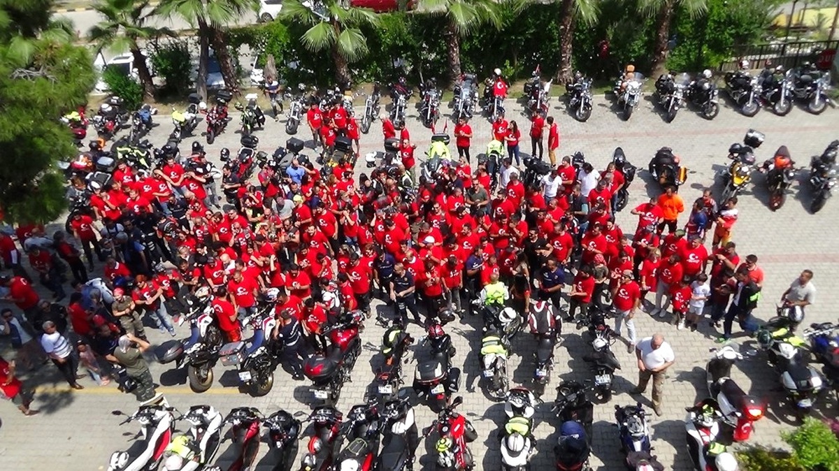 Jandarma ve Gönüllü Motosikletlilerden Muhteşem Kortej