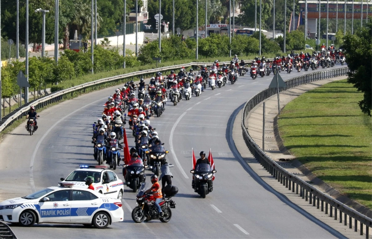 Jandarma ve Gönüllü Motosikletlilerden Muhteşem Kortej