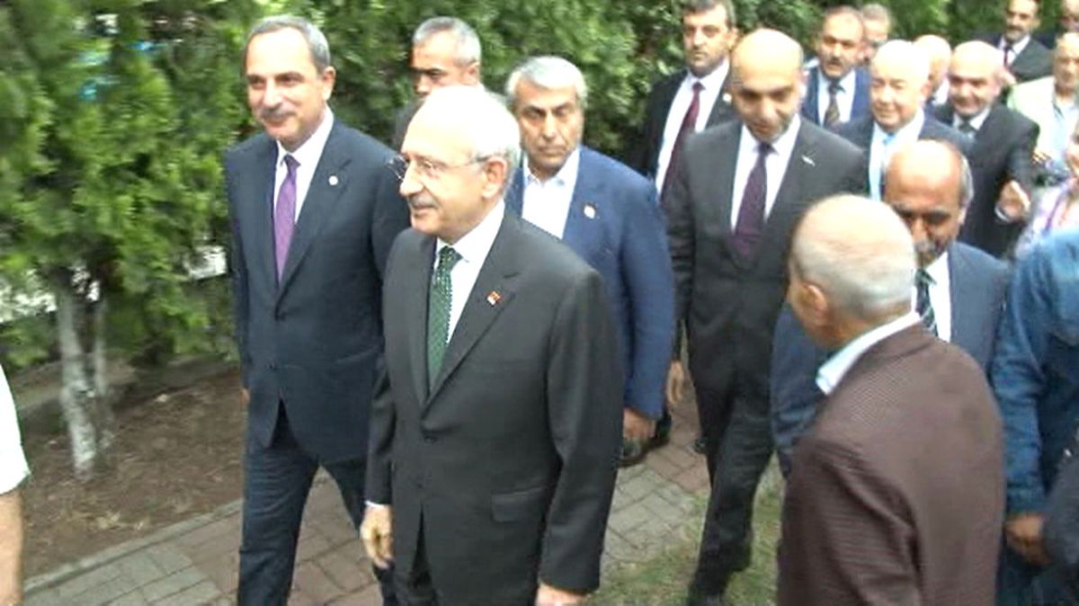 Kılıçdaroğlu\'dan Pazar Esnafına Ziyaret