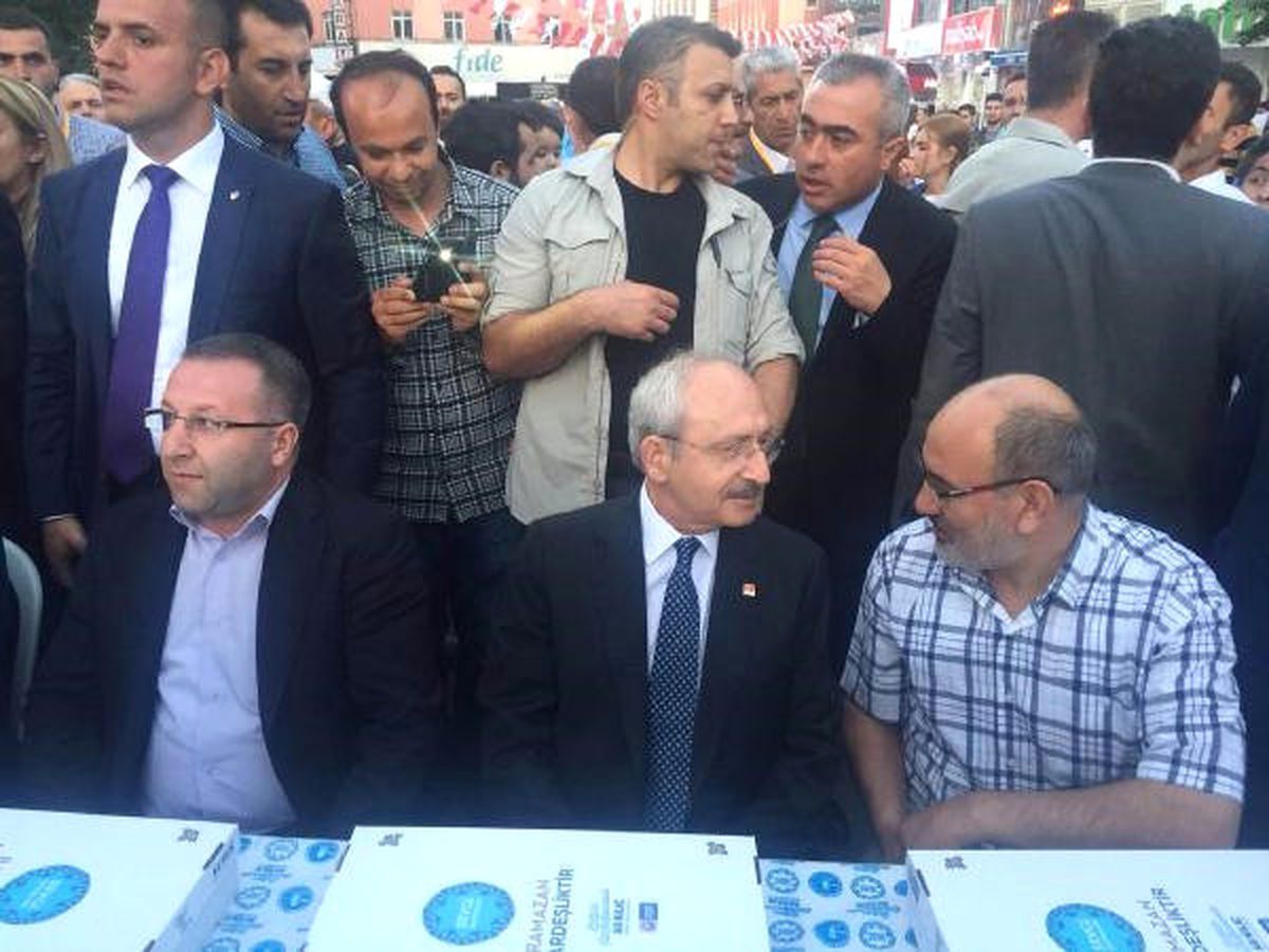 Kılıçdaroğlu Sancaktepe\'de İftar Programına Katıldı