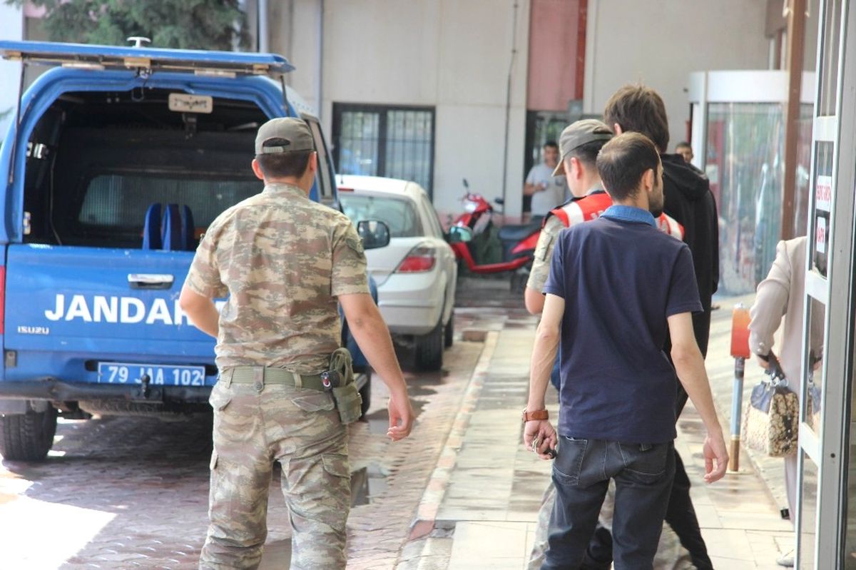 Kilis\'te 1\'i Kırmızı Bültenle Aranan 5 Deaş Militanı Yakalandı
