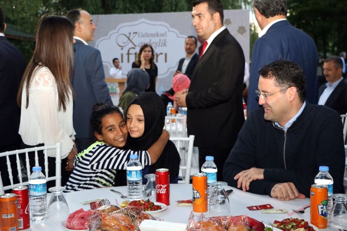 Kırıkkale Belediyesinden Yetimlere İftar