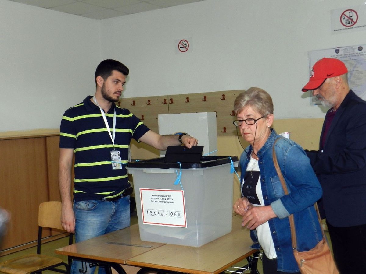 Kosova Erken Seçim Için Sandık Başında