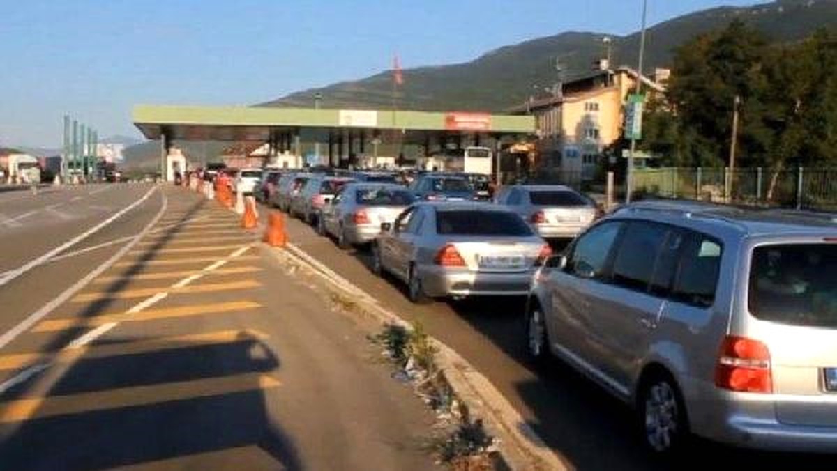 Kosovalılar Oy Kullanmak Yerine Kosova - Türkiye Maçını İzlemeyi Tercih Etti