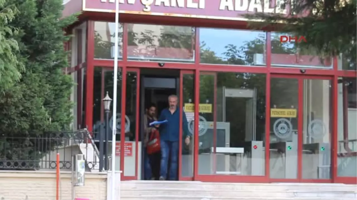 Kütahya Ayrı Yaşadığı Eşiyle Ilişkisi Olduğunu Öne Sürdüğü Adamı Öldürdü