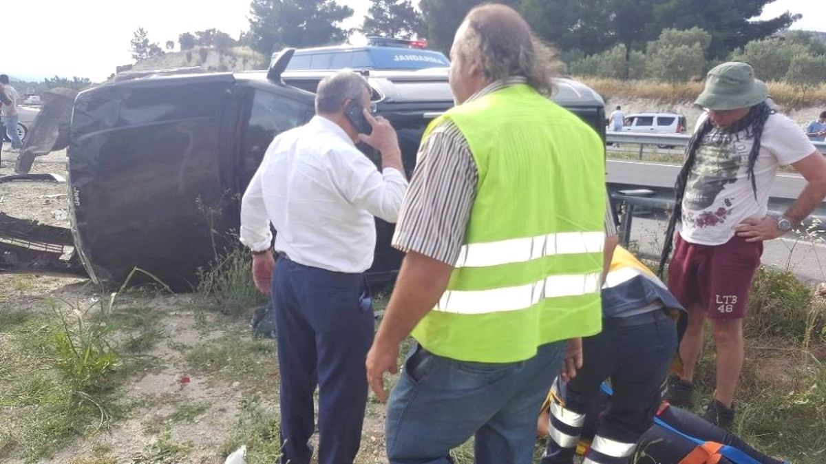 Lüks Cip Park Halindeki Araca Çarptı: 1 Yaralı