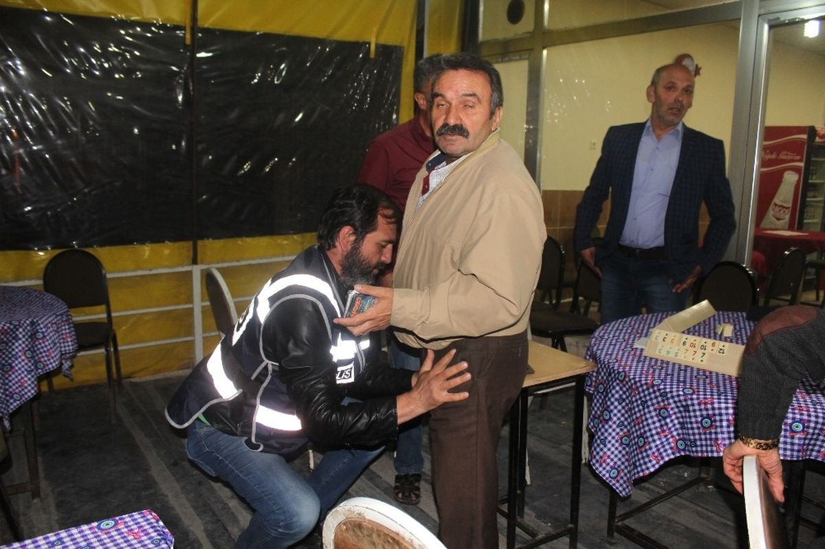 Niğde\'de Polislerden Kahvehanelere Şok Kumar ve Tombala Uygulaması