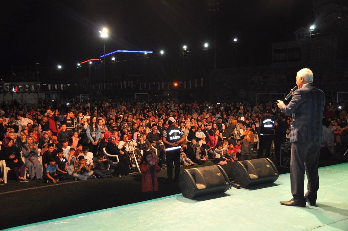 Nihat Hatipoğlu, Gaziosmanpaşa\'da Ramazan Söyleşisine Katıldı