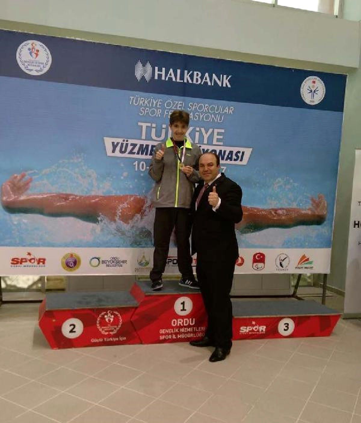 Otizimli Yüzücü Ege Engel Tanımıyor