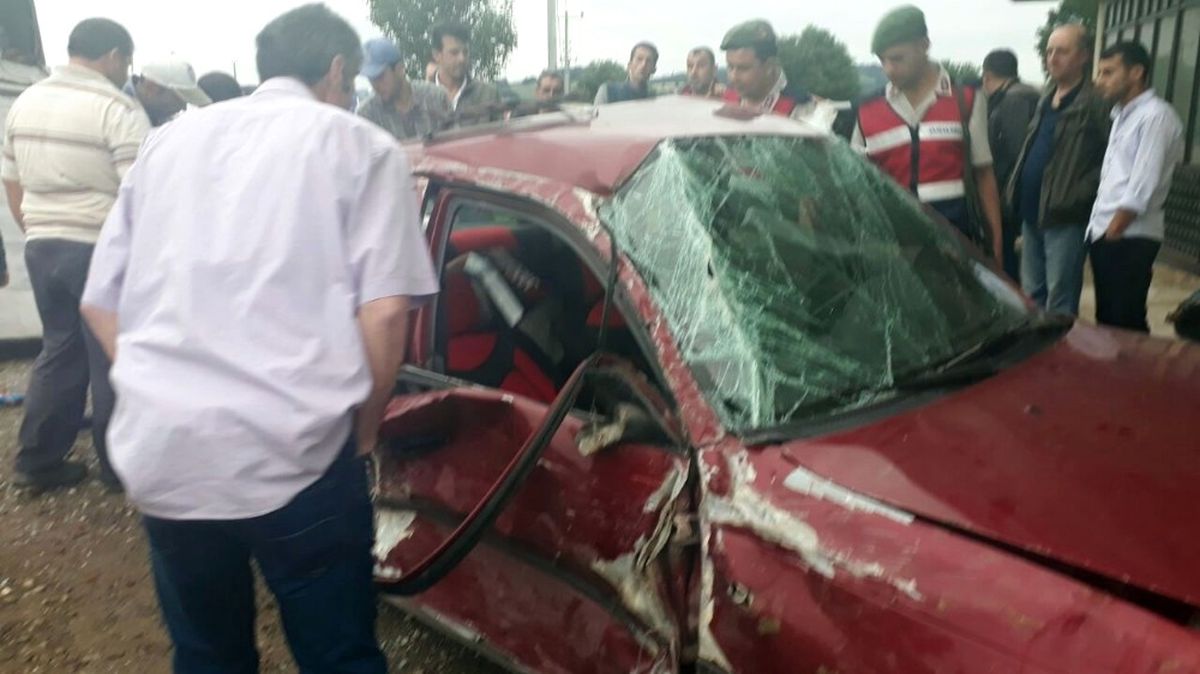Sakarya\'da Trafik Kazası: 3 Yaralı