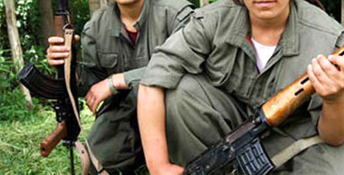 Şemdinli\'de PKK\'lı 2 Kadın Terörist Teslim Oldu