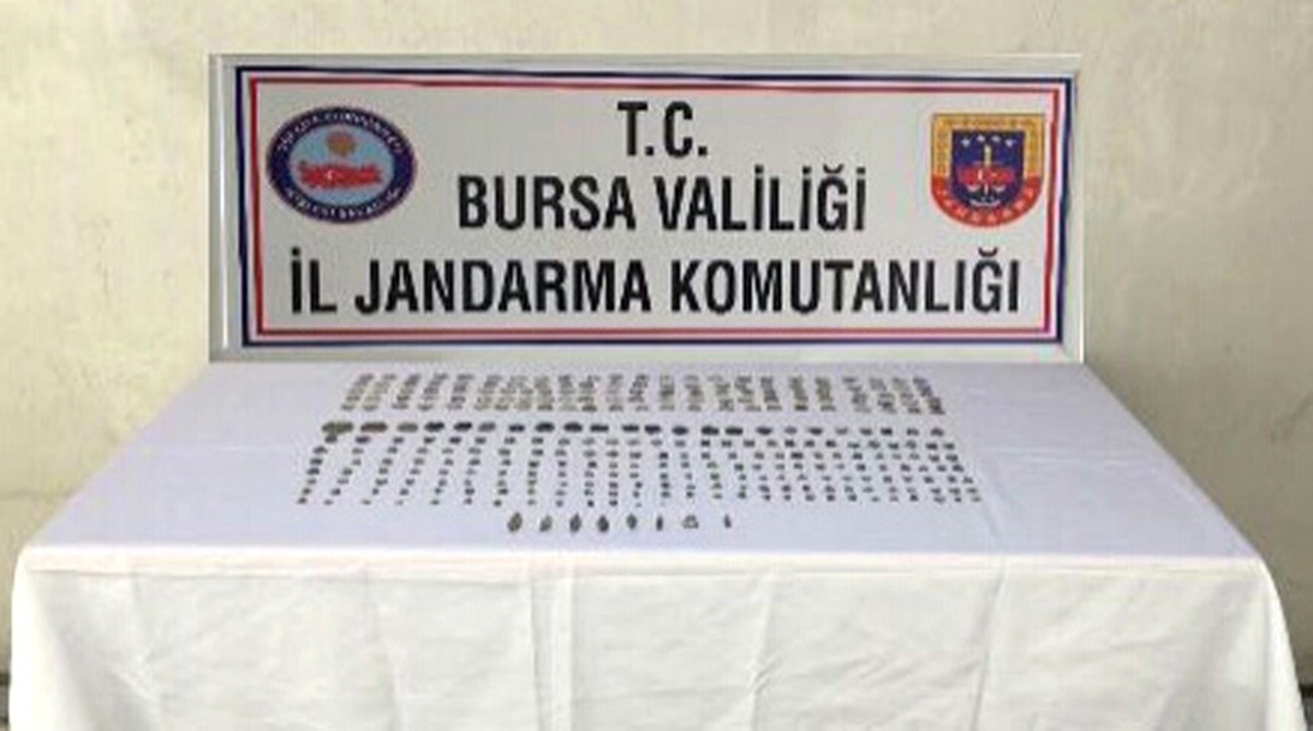 Tarihi Eserleri Satamadan Yakalandılar
