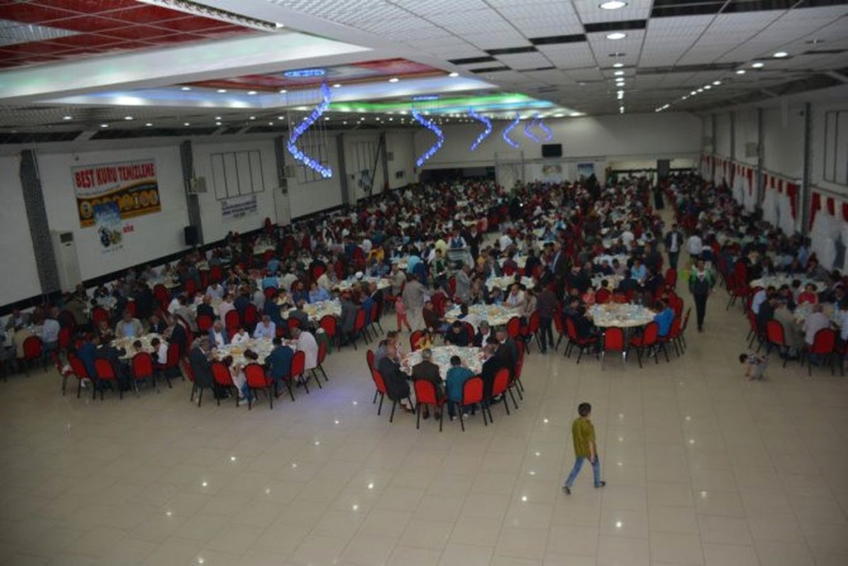 Tatvan\'da Yetimler İçin İftar