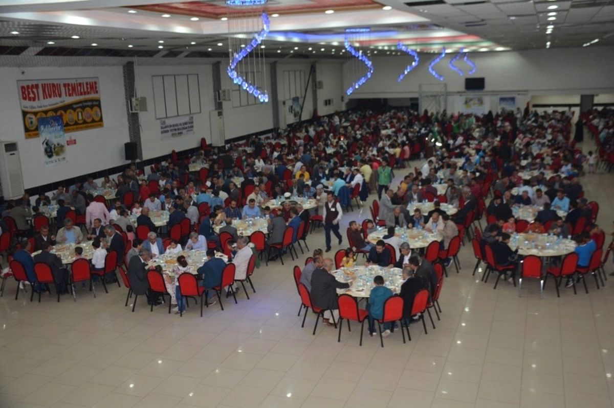 Tatvan\'da Yetimler İçin İftar Yemeği Düzenlendi
