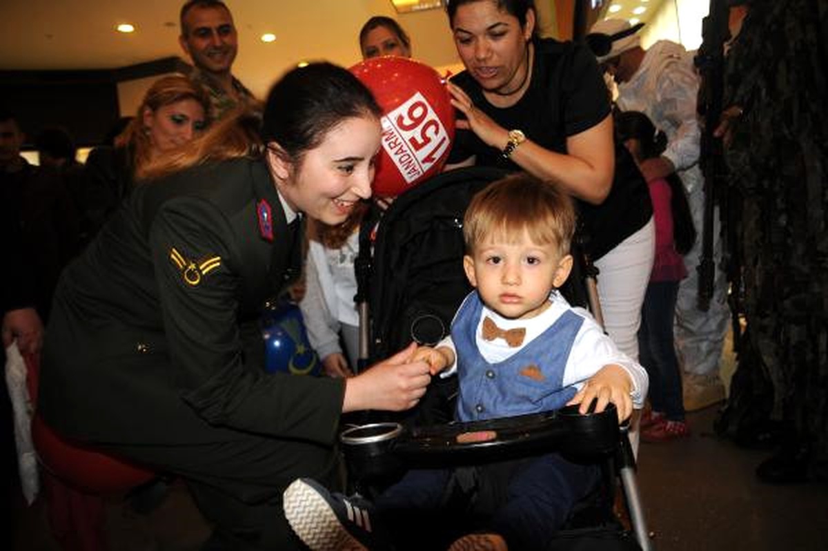 Tokat\'ta Jöh Timleri Çocukların İlgi Odağı Oldu