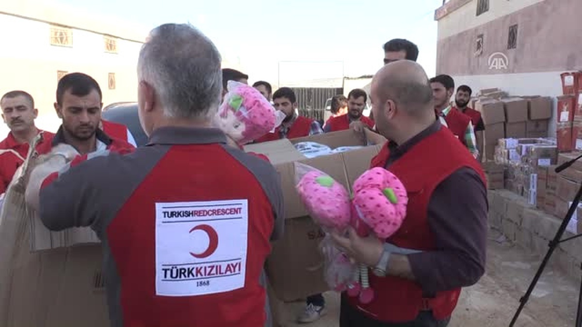 Türk Kızılayı Suriye\'deki Yetimleri Sevindirdi