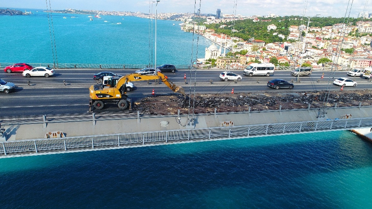 15 Temmuz Şehitler Köprüsü\'nde Yapılan Çalışma Nedeniyle Trafik Durma Noktasına Geldi