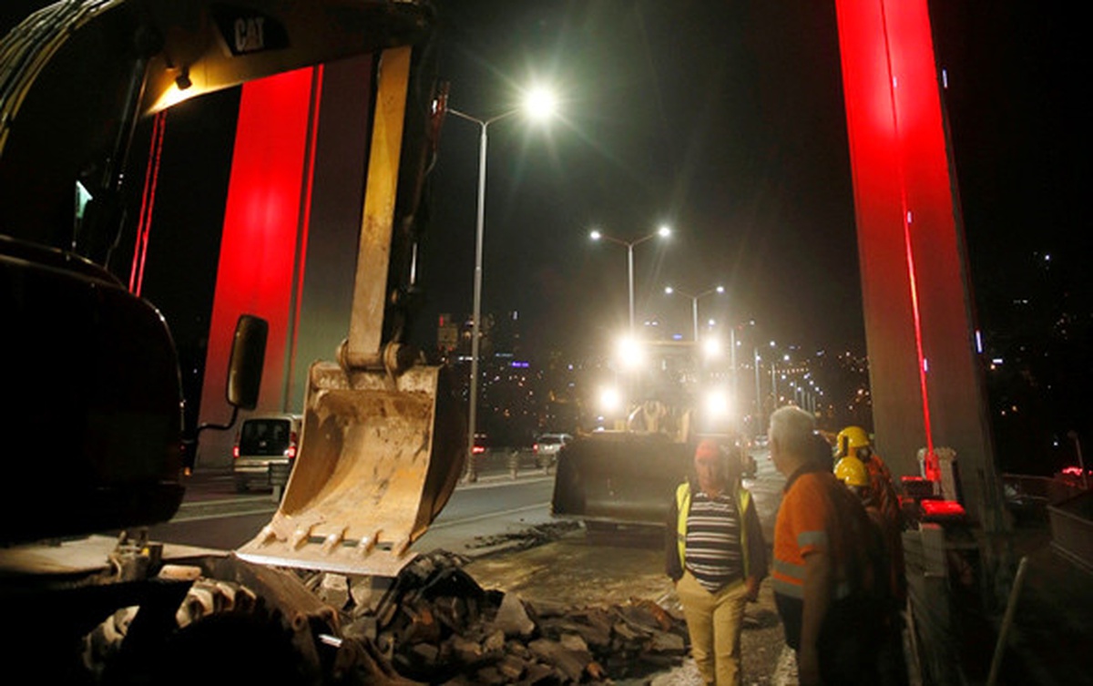 15 Temmuz Şehitler Köprüsü\'ndeki Çalışma Nedeniyle Trafikte Yoğunluk Yaşanıyor