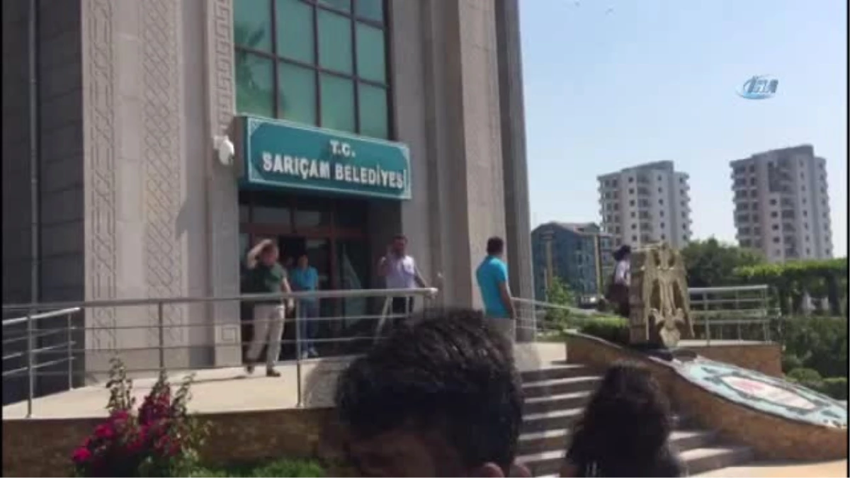 Adana\'da Belediye Binasında 3 Kişi Rehin Alındı