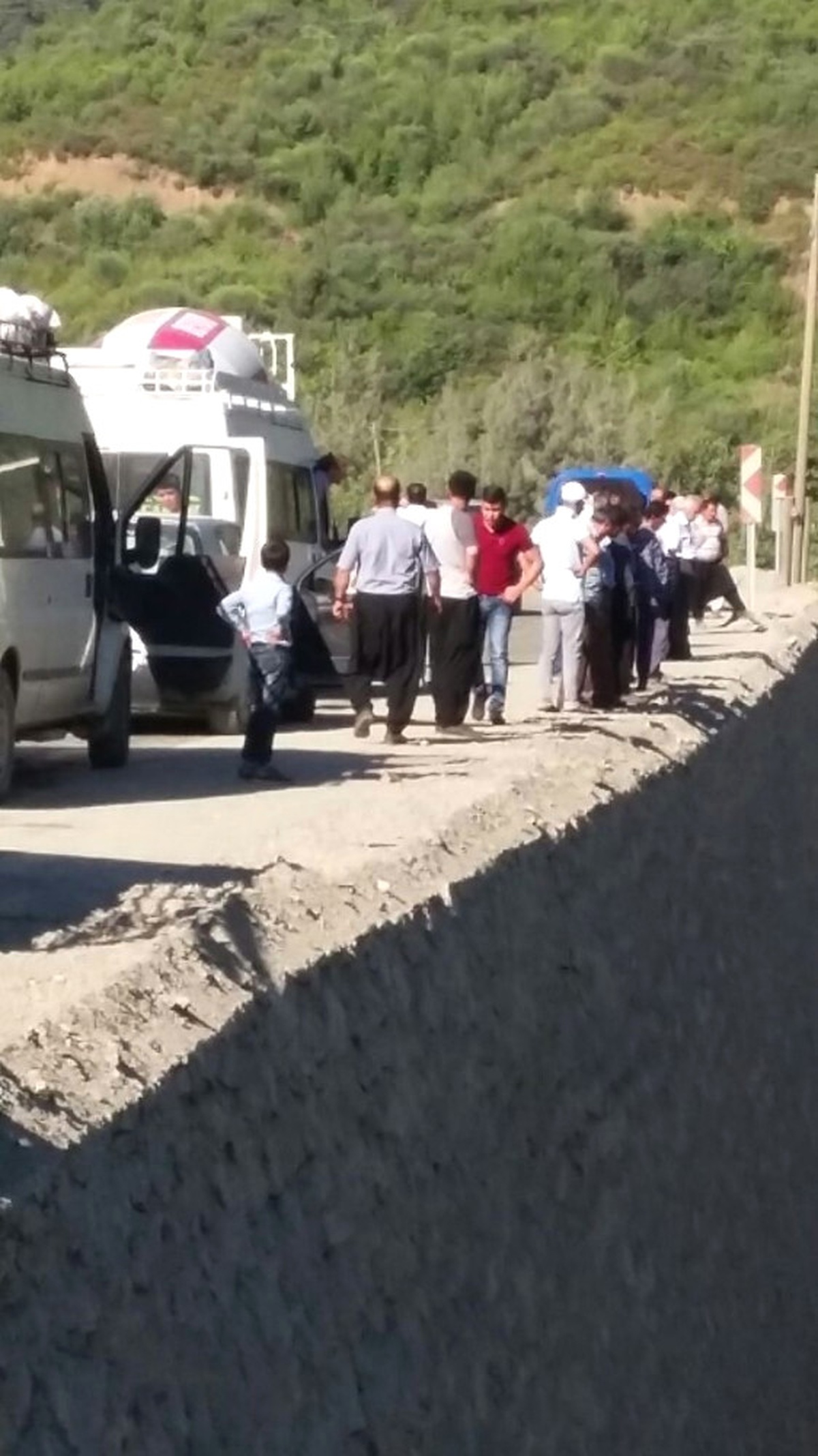 Adana\'da Otomobil Uçuruma Yuvarlandı: 4 Yaralı