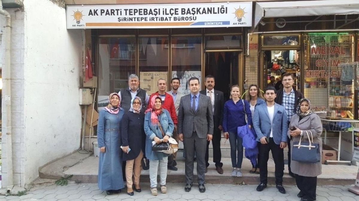 AK Parti Tepebaşı İlçe Teşkilatının İftar Programları Devam Ediyor