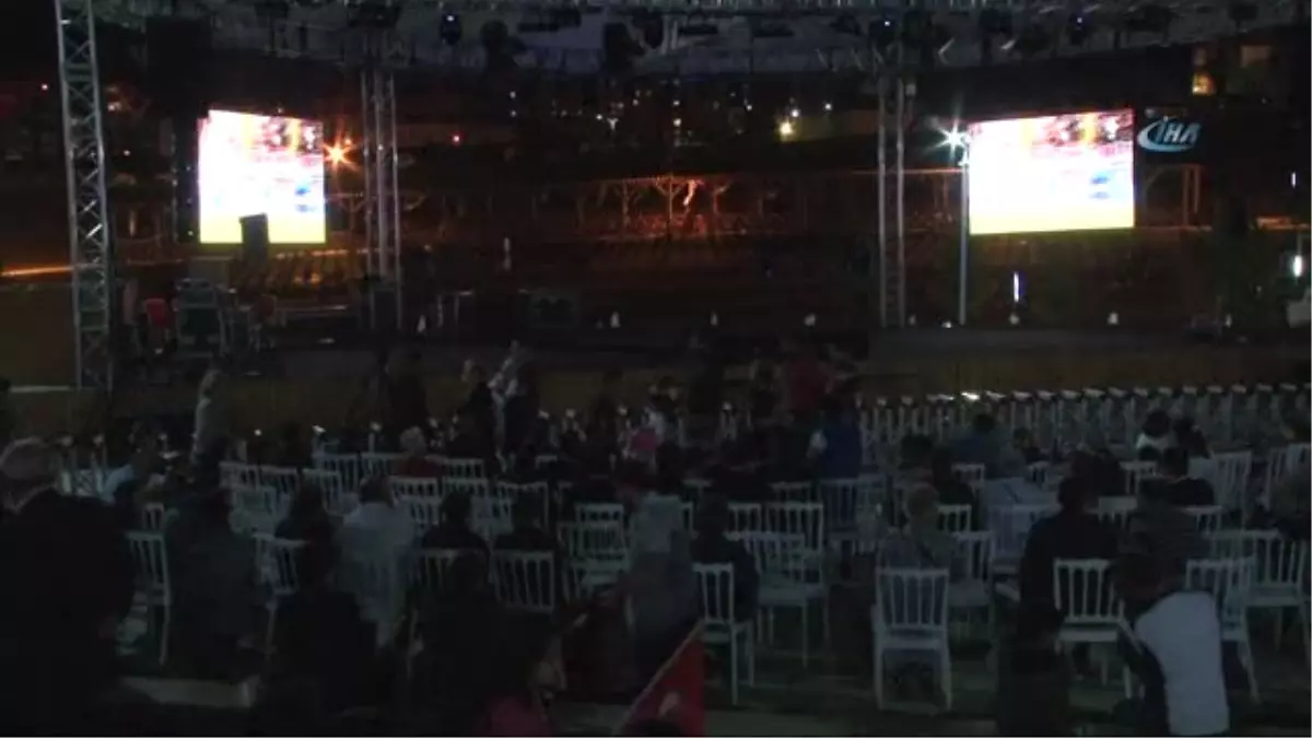 Beylikdüzü\'nde İftar Sonrası Milli Maç Keyfi