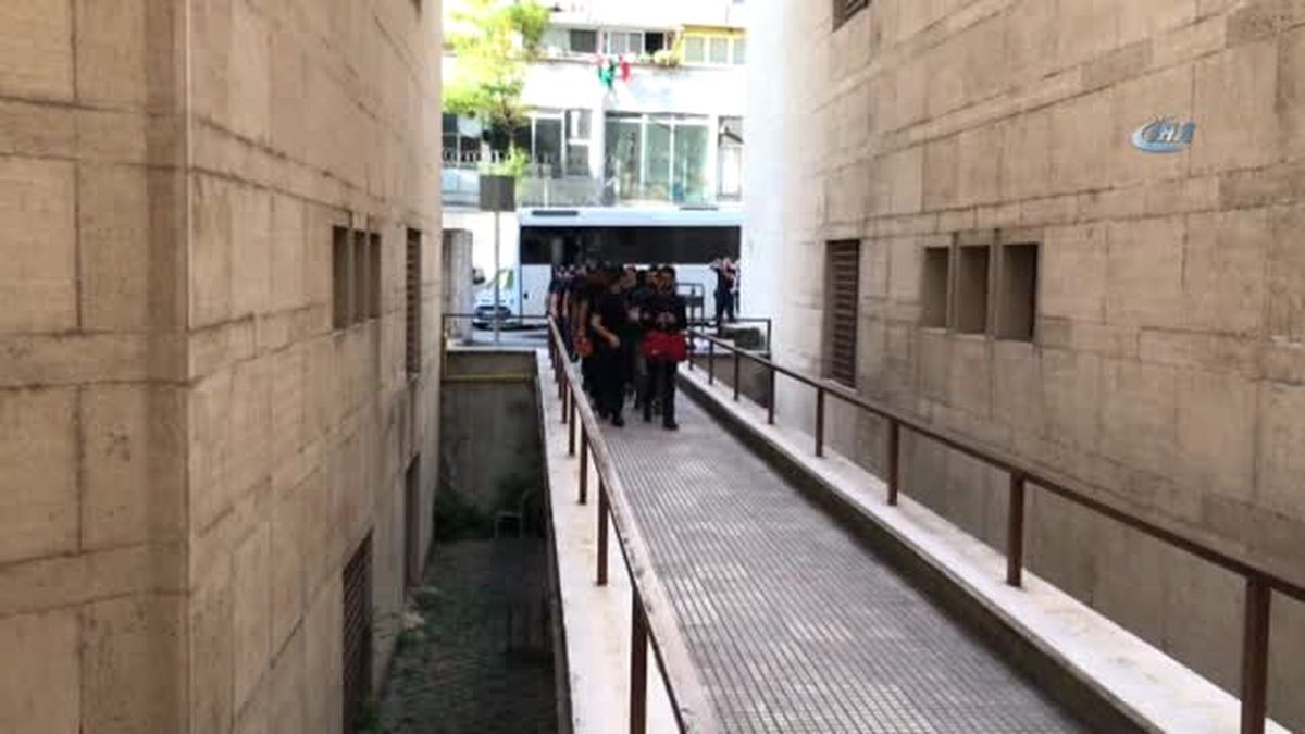 Bursa'da Fetö'nün 'Gaybubet' Evlerinden Alınan 11 Kişi Adliyeye Sevk Edildi