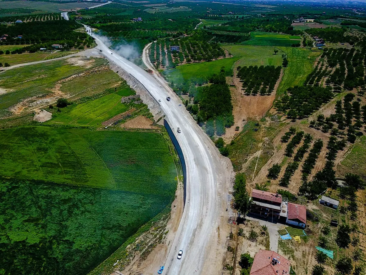 Büyükşehir Belediyesi 10 km\'lik yolun yarısını bitirdi