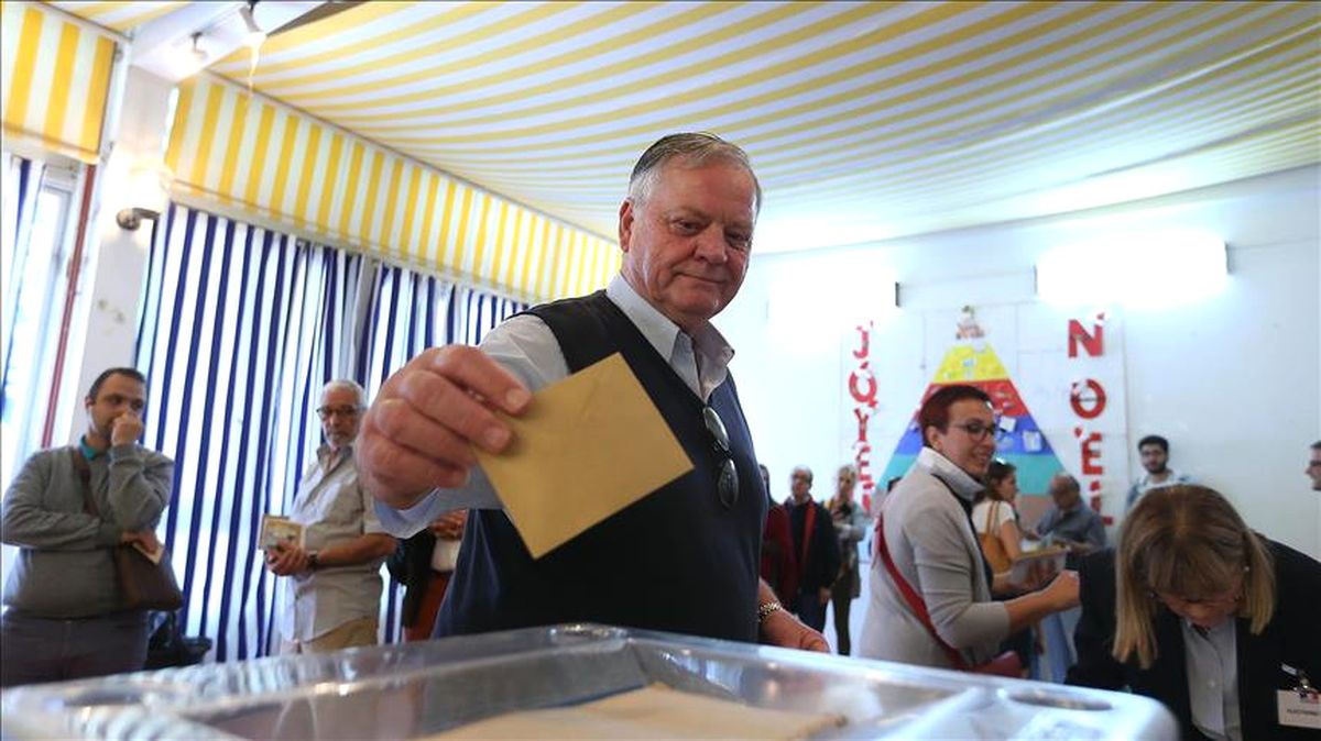 Fransa\'da Genel Seçimlerin İlk Tur Oyları Sayılmaya Başladı