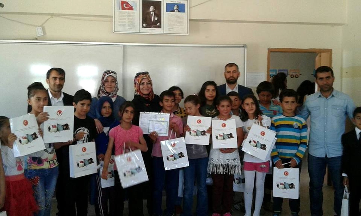 Gazi ve Şehit Aileleri Vakfı\'ndan Çocuklara Tatil Kitabı
