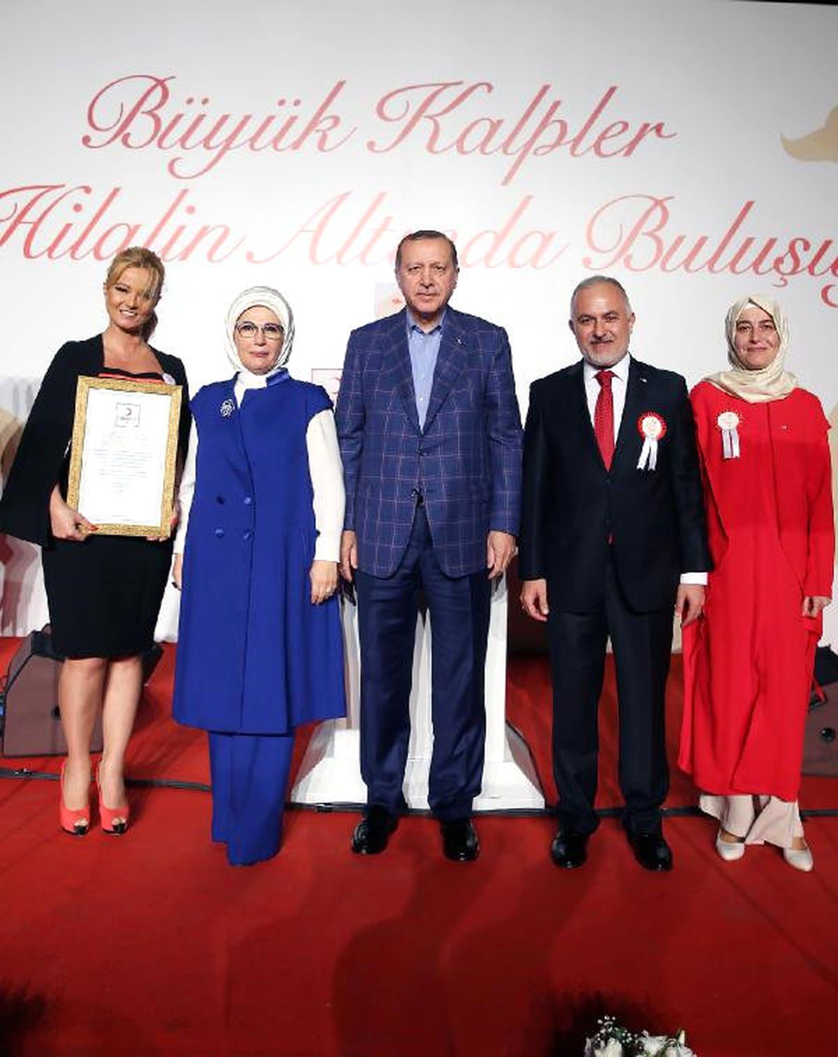 Geniş) Erdoğan Kızılay Bağışçılar Ödül Töreni ve İftarına Katıldı