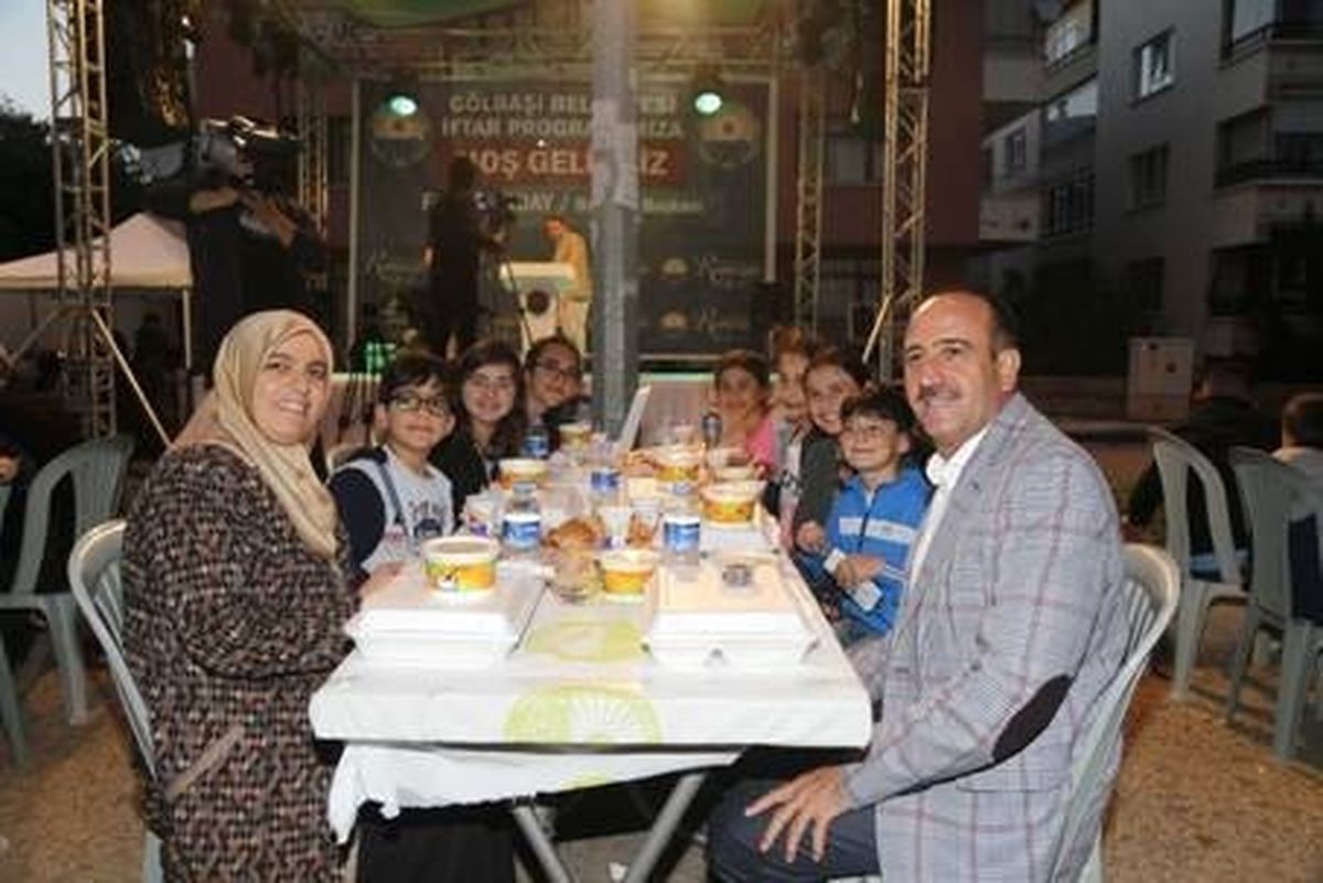 Gölbaşı\'nda İki Mahalle Bir İftarda Buluştu