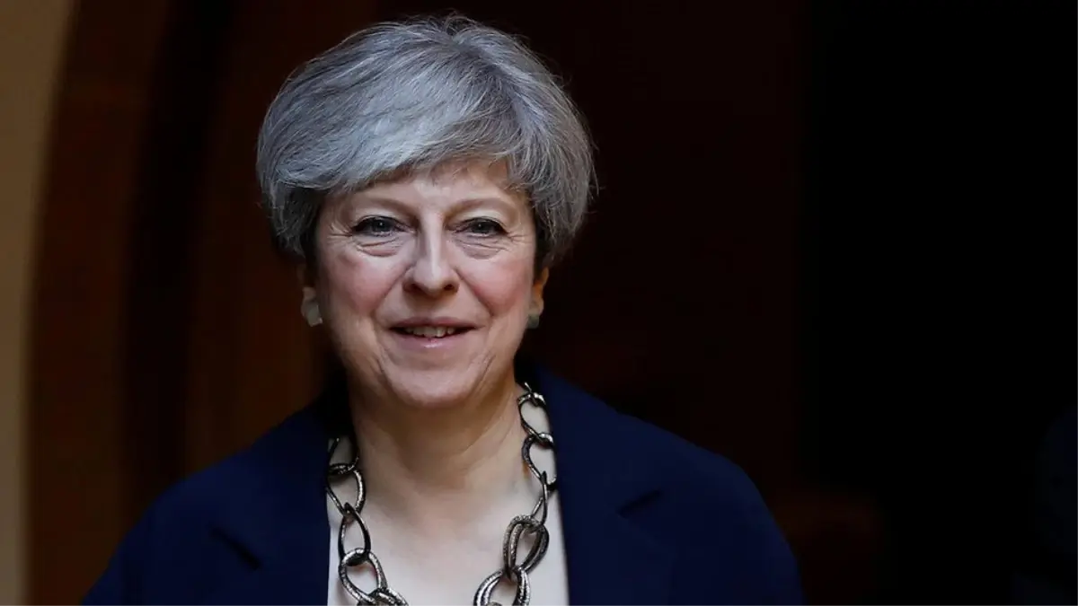 İngiltere Basını: May Kabine Değişikliği ile Liderliğini Korumaya Çalışıyor