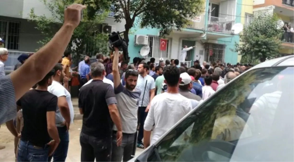 İzmir - Ceylin\'in Bulunduğu Eve Saldırı 1