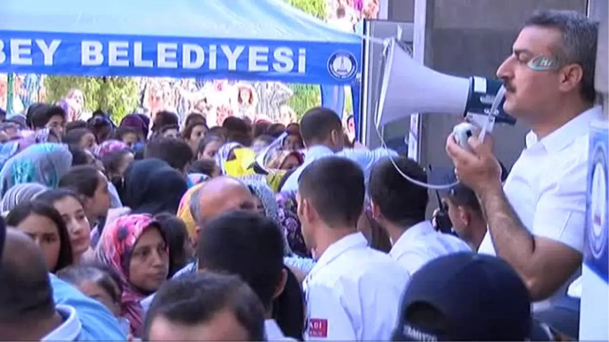 Karne Hediyesini Duyan Yüzlerce Öğrenci Belediyeye Koştu