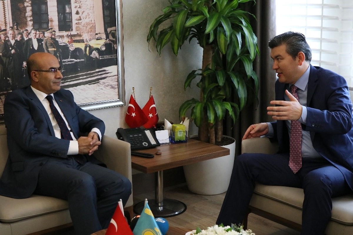 Kazakistan\'ın Ankara Büyükelçisinden Adana Valisine Ziyaret