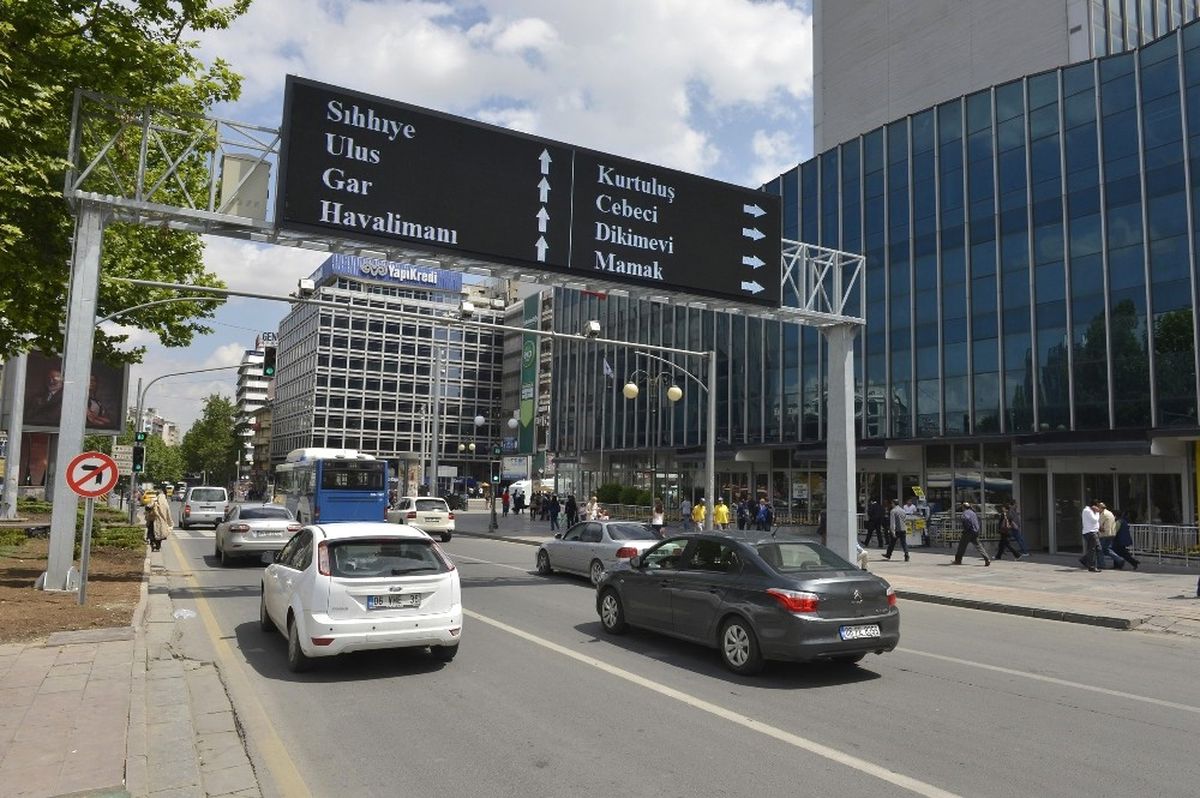 Led\'li Ekran Sürücülere Kolaylık Sağlıyor