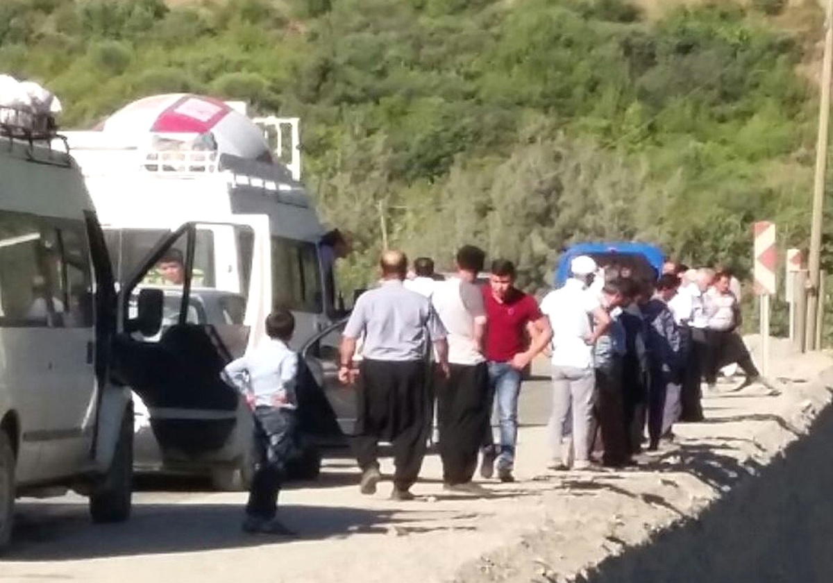 Otomobil Uçuruma Yuvarlandı: 4 Yaralı
