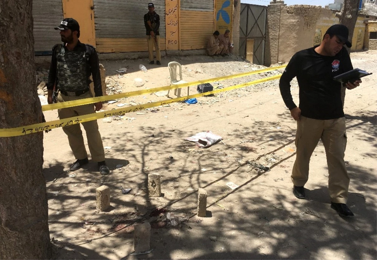 Pakistan\'da Silahlı Saldırı: 2 Polis Öldü